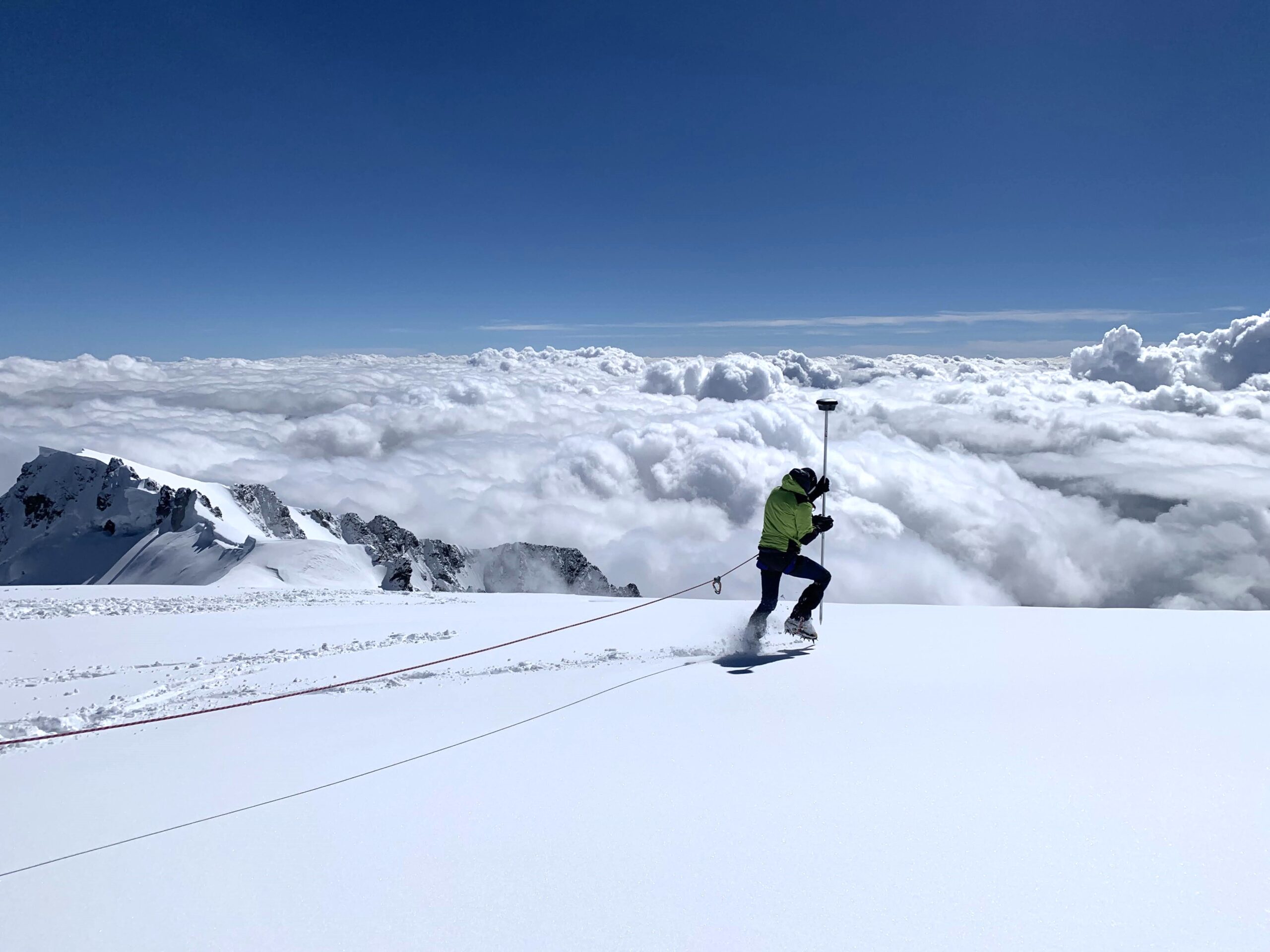 Benjamin BOURENE mesure le sommet du MONT BLANC avec l'ordre des géomètres-experts Benjamin BOURENE mesure le sommet du MONT BLANC avec l'ordre des géomètres-experts